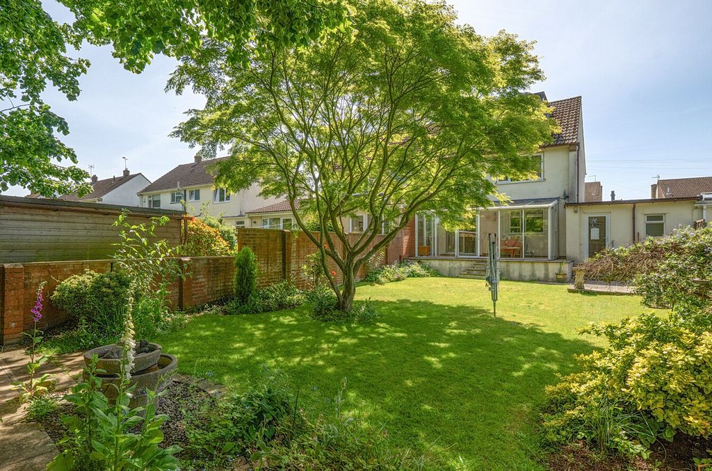 Property photo 2 of 20