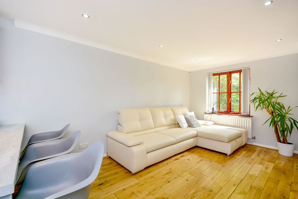 Property photo 2 of 9