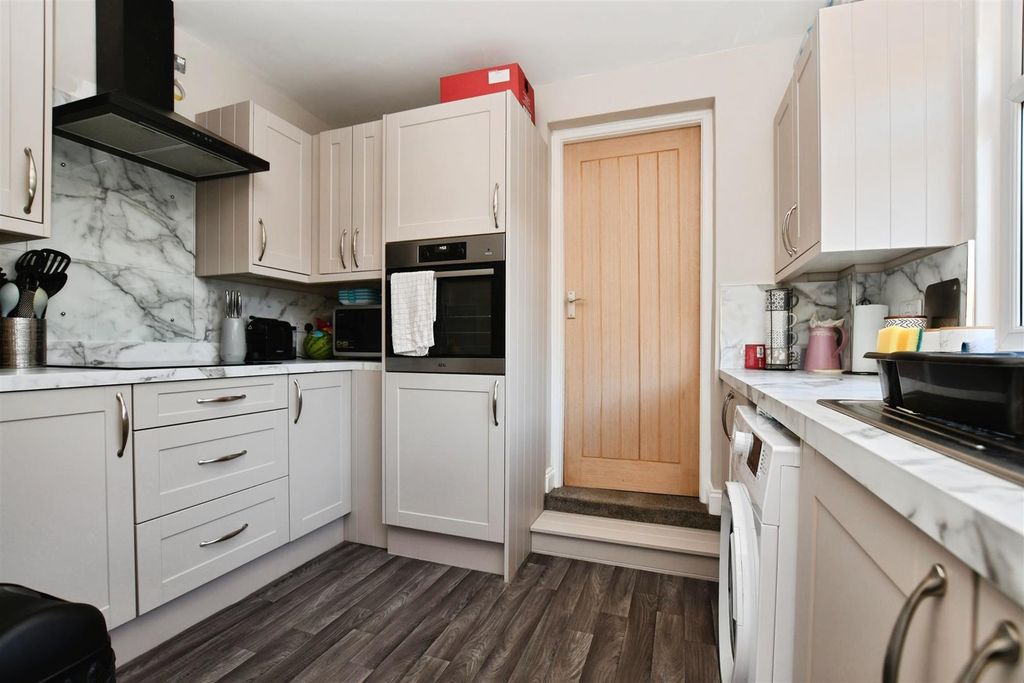 Property photo 3 of 27 Kitchen
