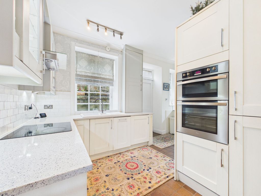 Property photo 3 of 14 Kitchen