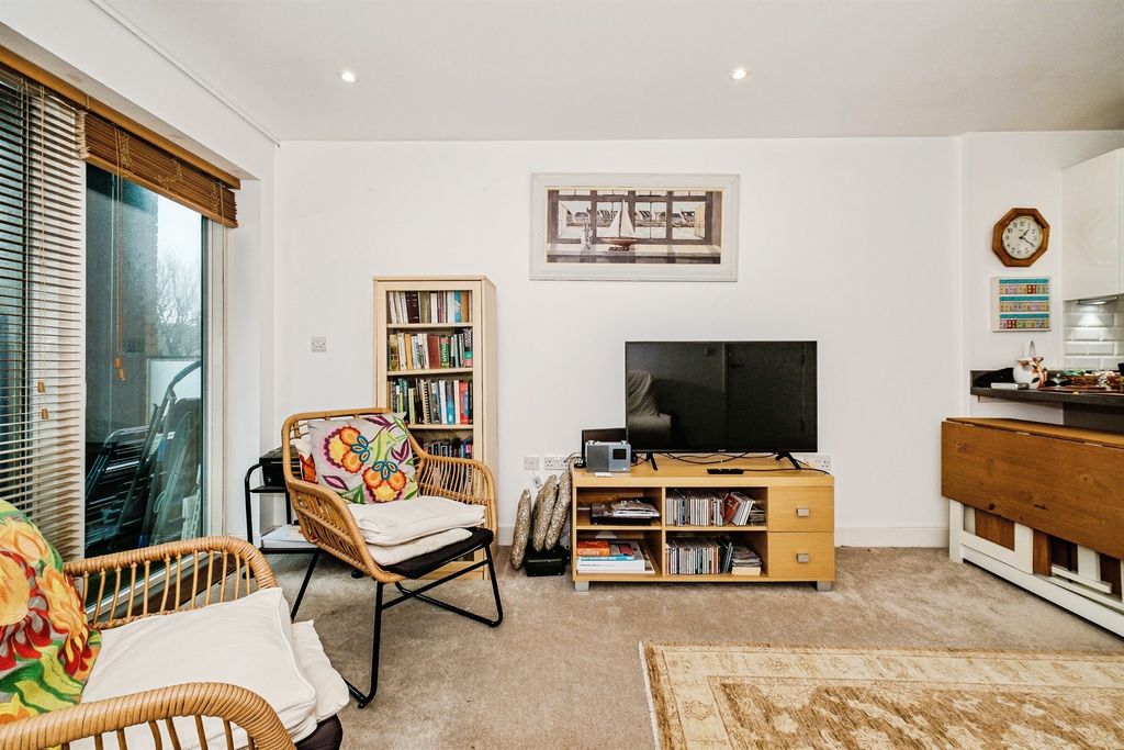 Property photo 3 of 16