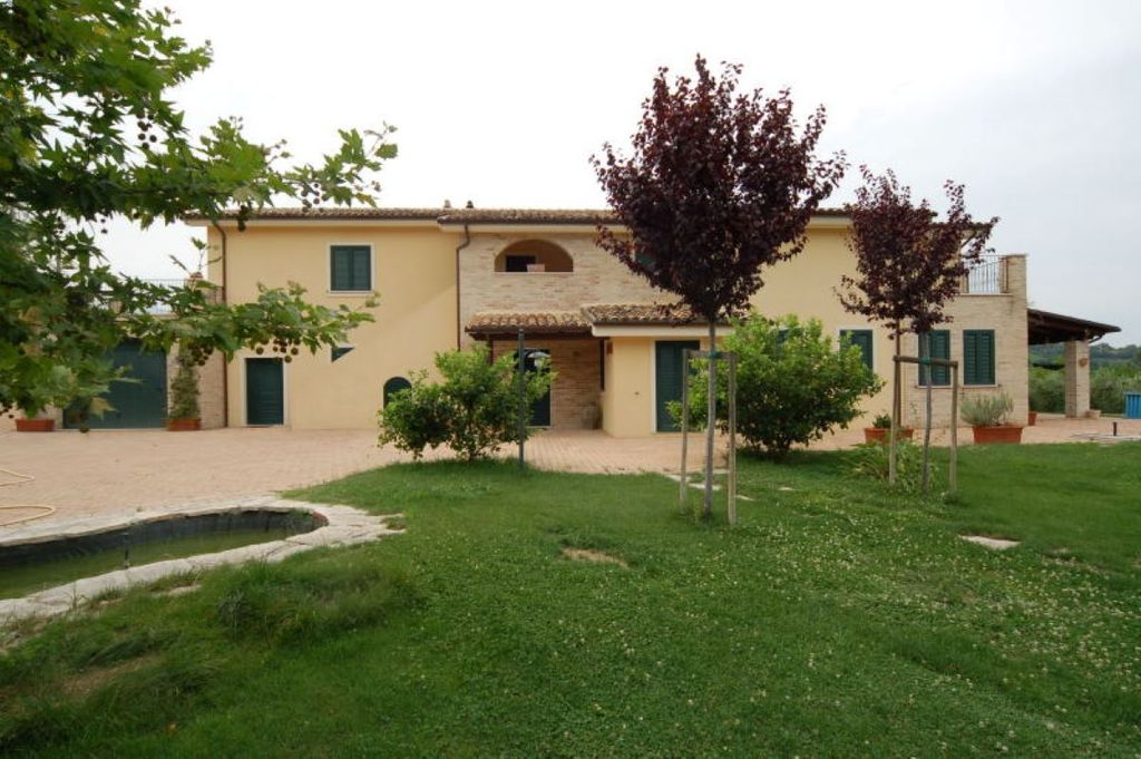 Property photo 1 of 12
