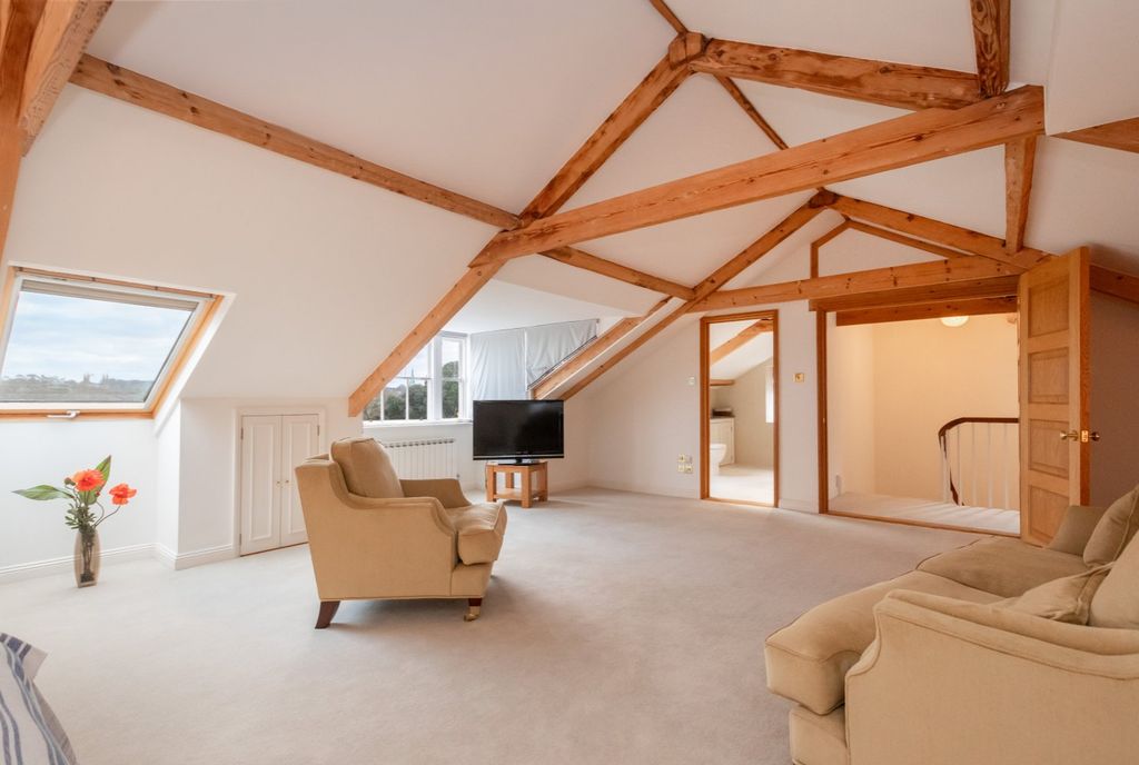 Property photo 3 of 59 Picture No. 02