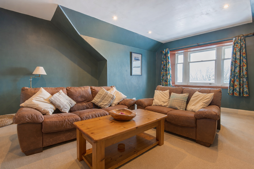 Property photo 2 of 15 Livingangle1