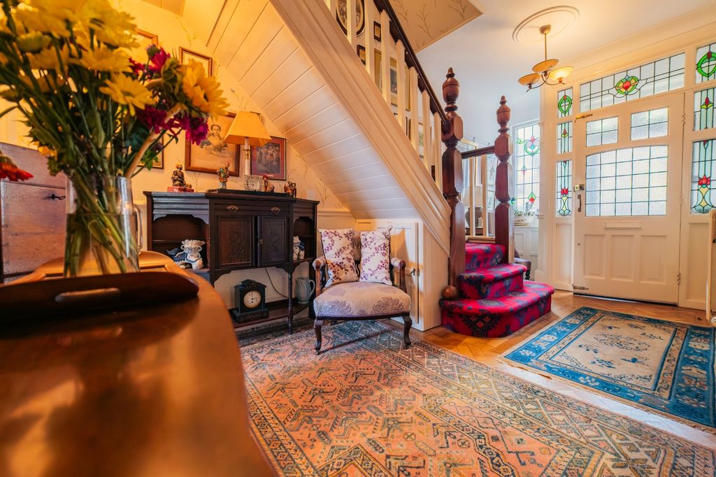 Property photo 3 of 40 Award-Winning Media Team On Every Listing_4