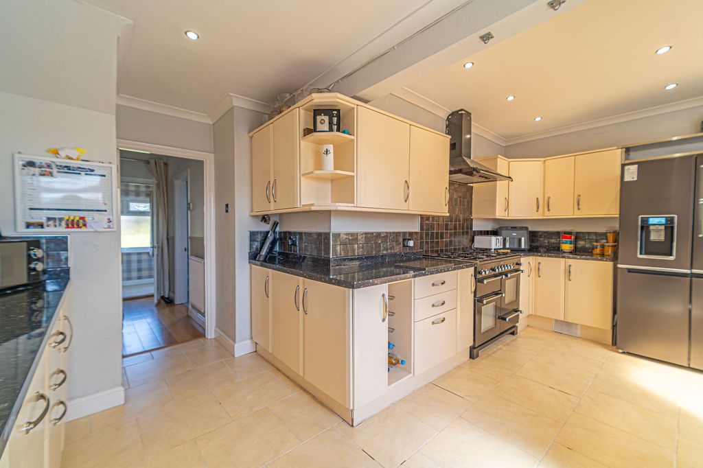 Property photo 3 of 36