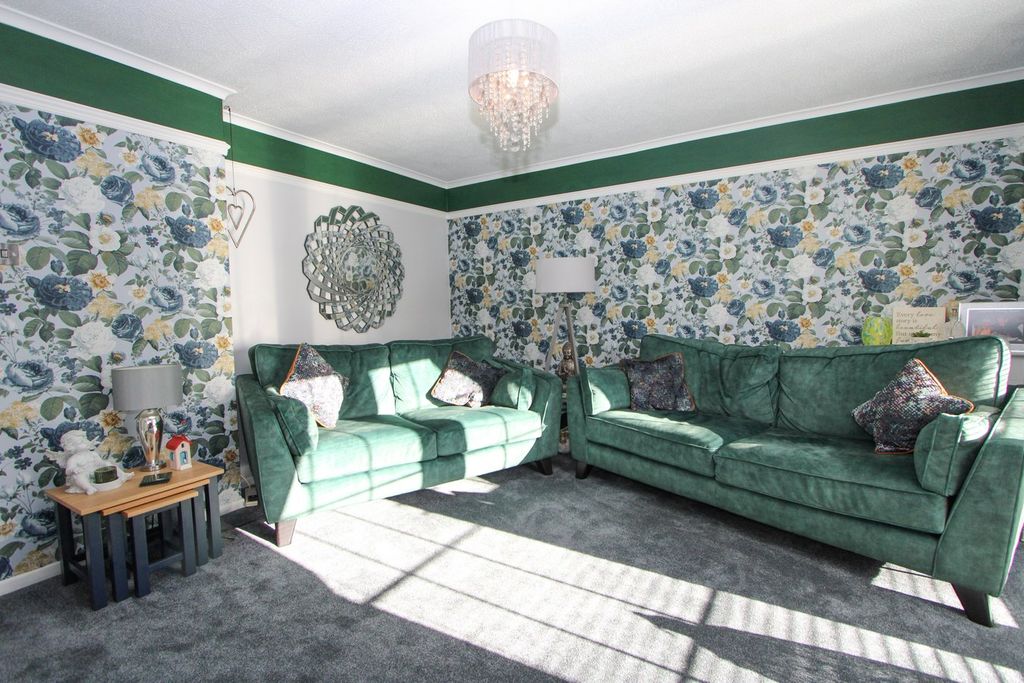 Property photo 3 of 28