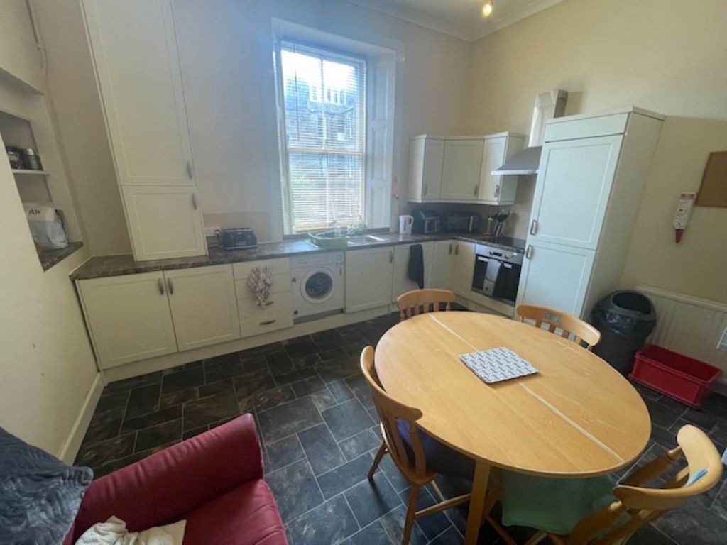 Property photo 2 of 7 Kitchen Dining