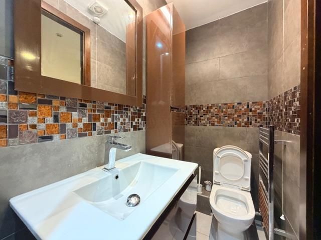 Property photo 2 of 12 Bathroom Alt c.Jpeg