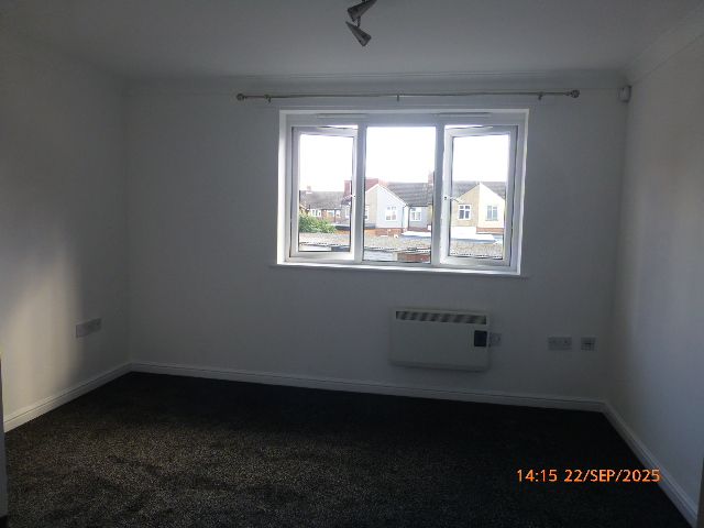 Property photo 1 of 6 Bedroom