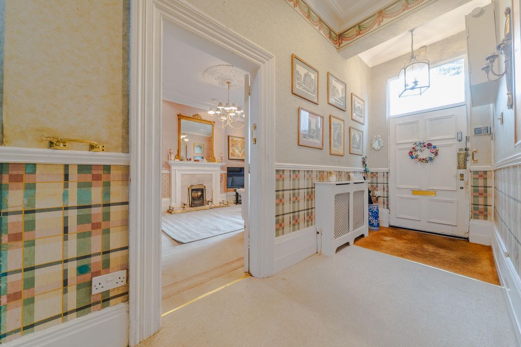 Property photo 2 of 34