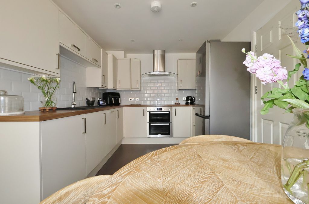 Property photo 3 of 52