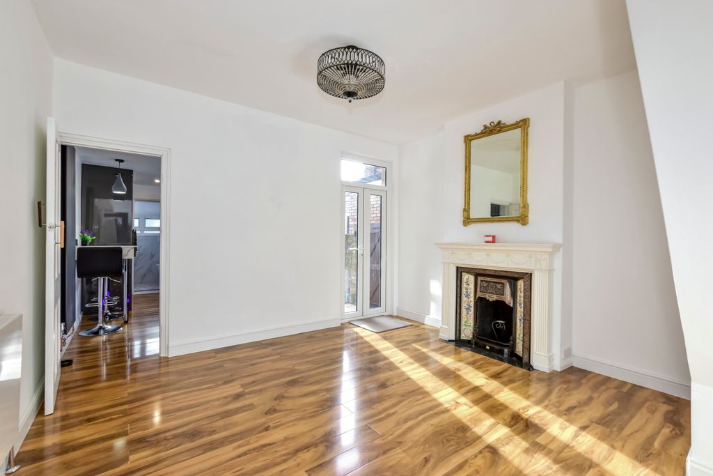 Property photo 1 of 18 Dsc_0415-Dsc_0416