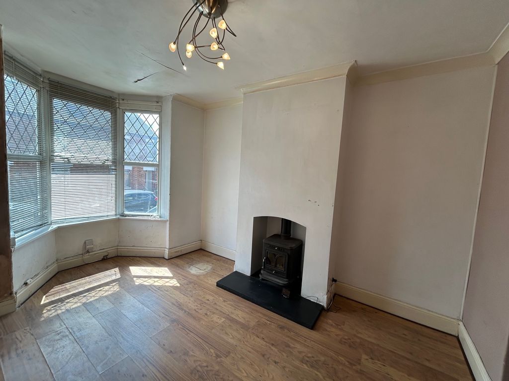Property photo 3 of 10 Living Room