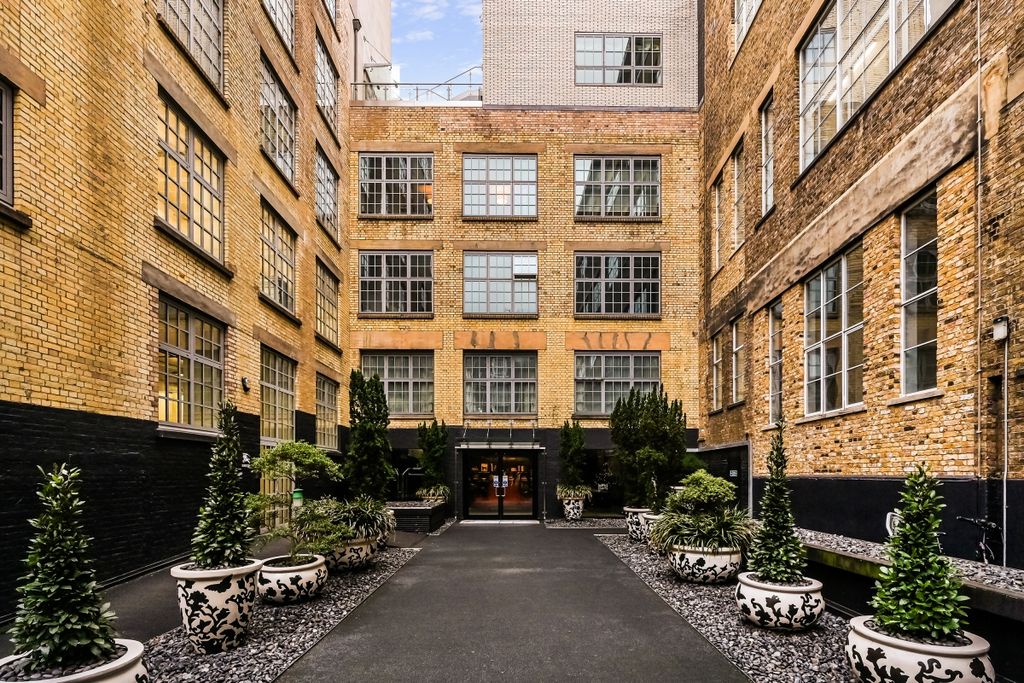 Property photo 3 of 9 4 The Regent Loft...