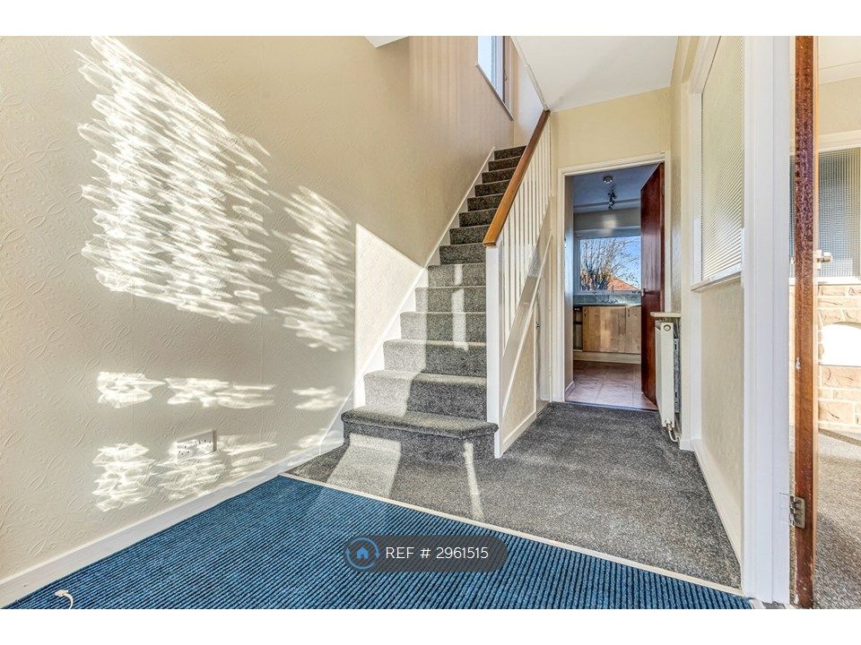 Property photo 2 of 17 Hallway