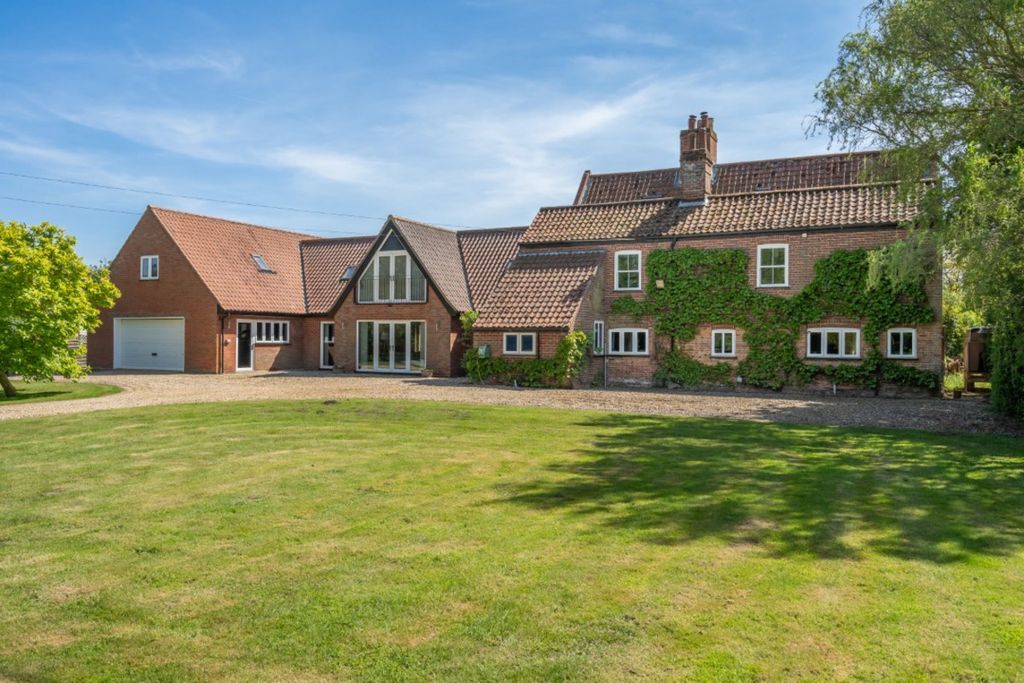 Property photo 1 of 35