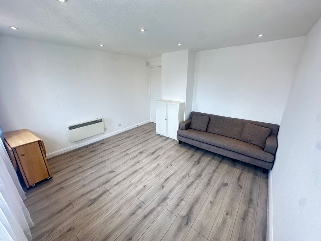 Property photo 2 of 8 4255513