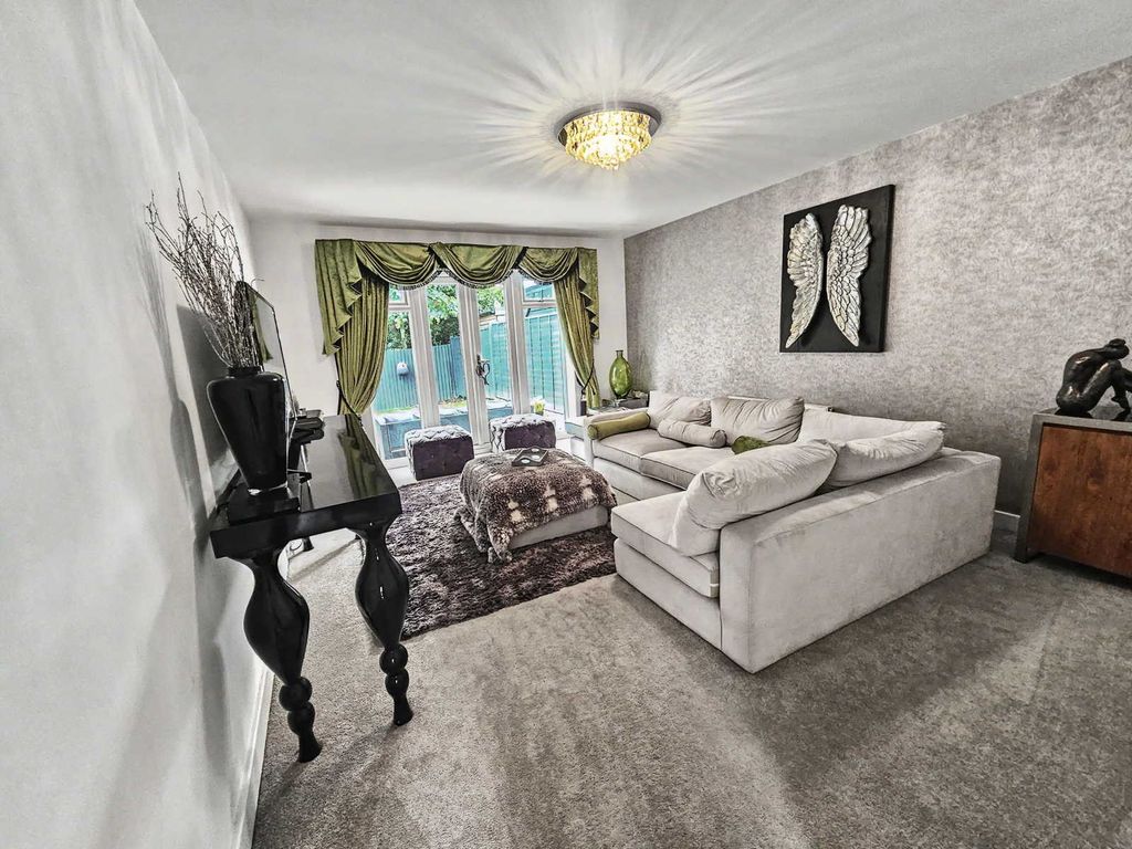 Property photo 2 of 29 New Lounge