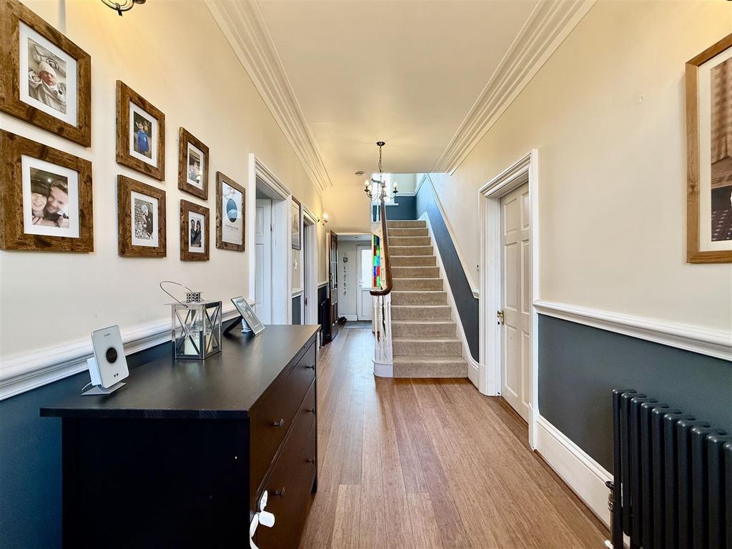 Property photo 2 of 39 2