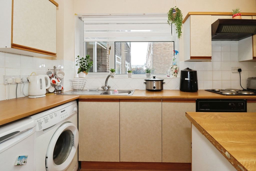 Property photo 2 of 18 Kitchen