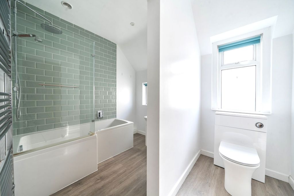 Property photo 3 of 20 Bathroom