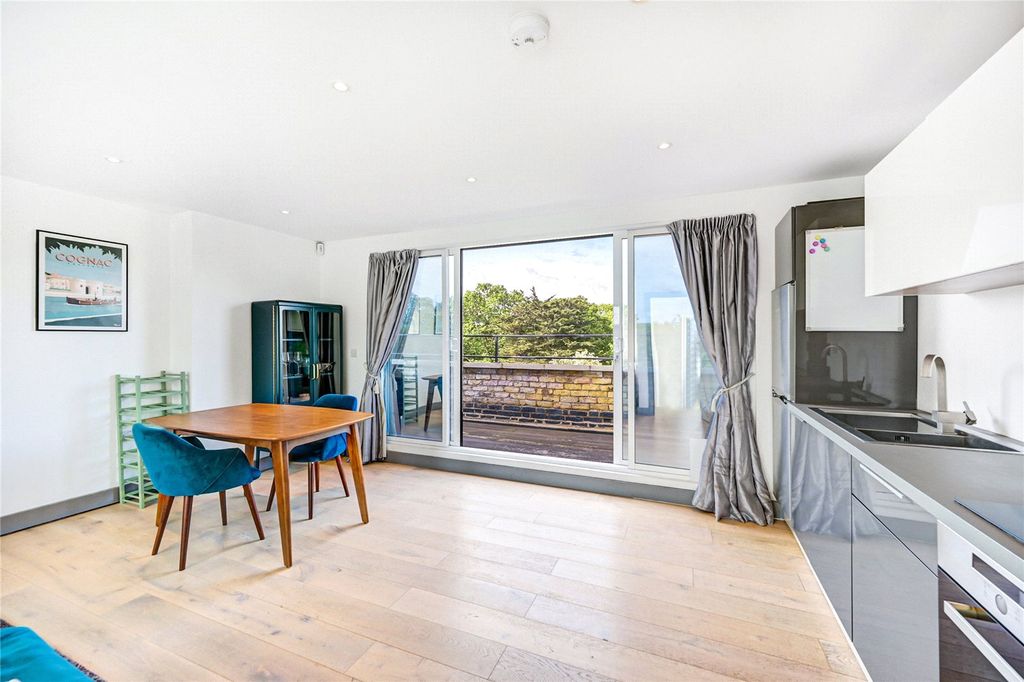 Property photo 3 of 12 Dining Area