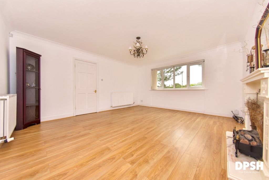 Property photo 3 of 28