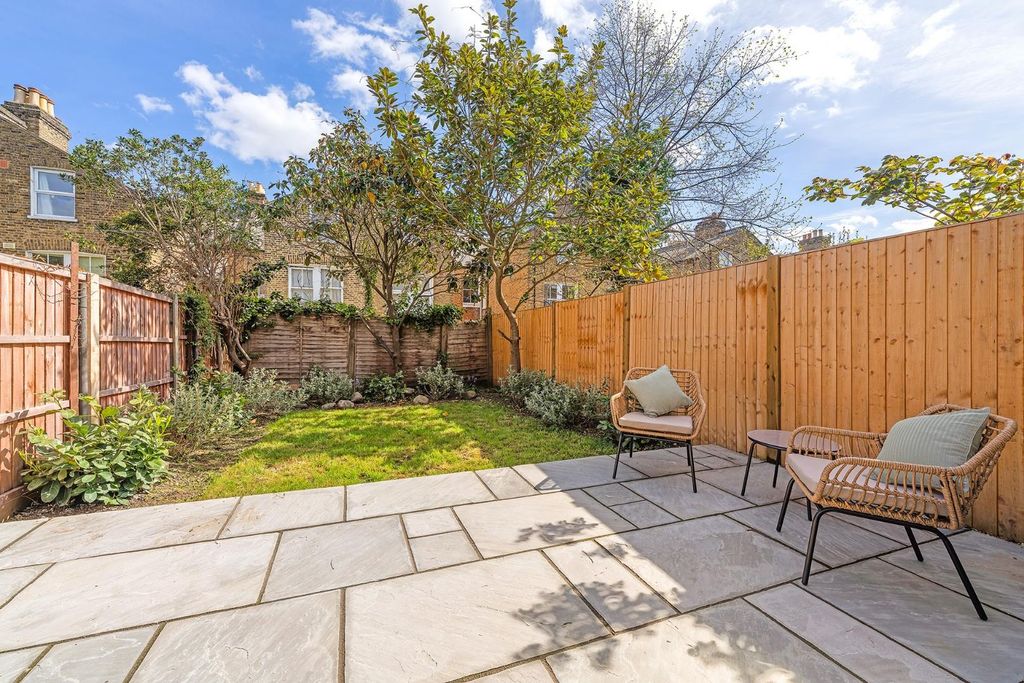 Property photo 3 of 19 Garden (1).Jpg