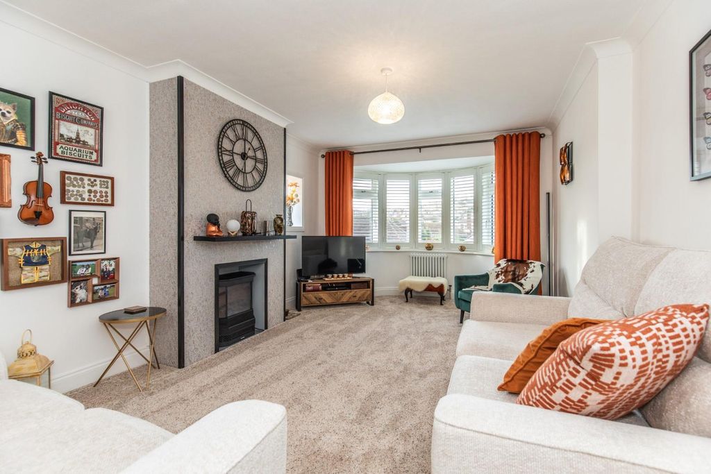 Property photo 2 of 24 Saltdean Vale25.Jpg