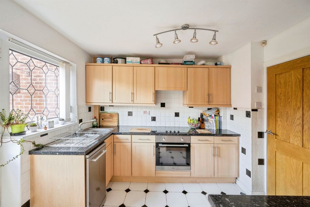 Property photo 2 of 17