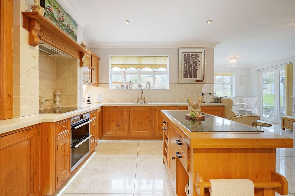 Property photo 2 of 58 Picture No. 71