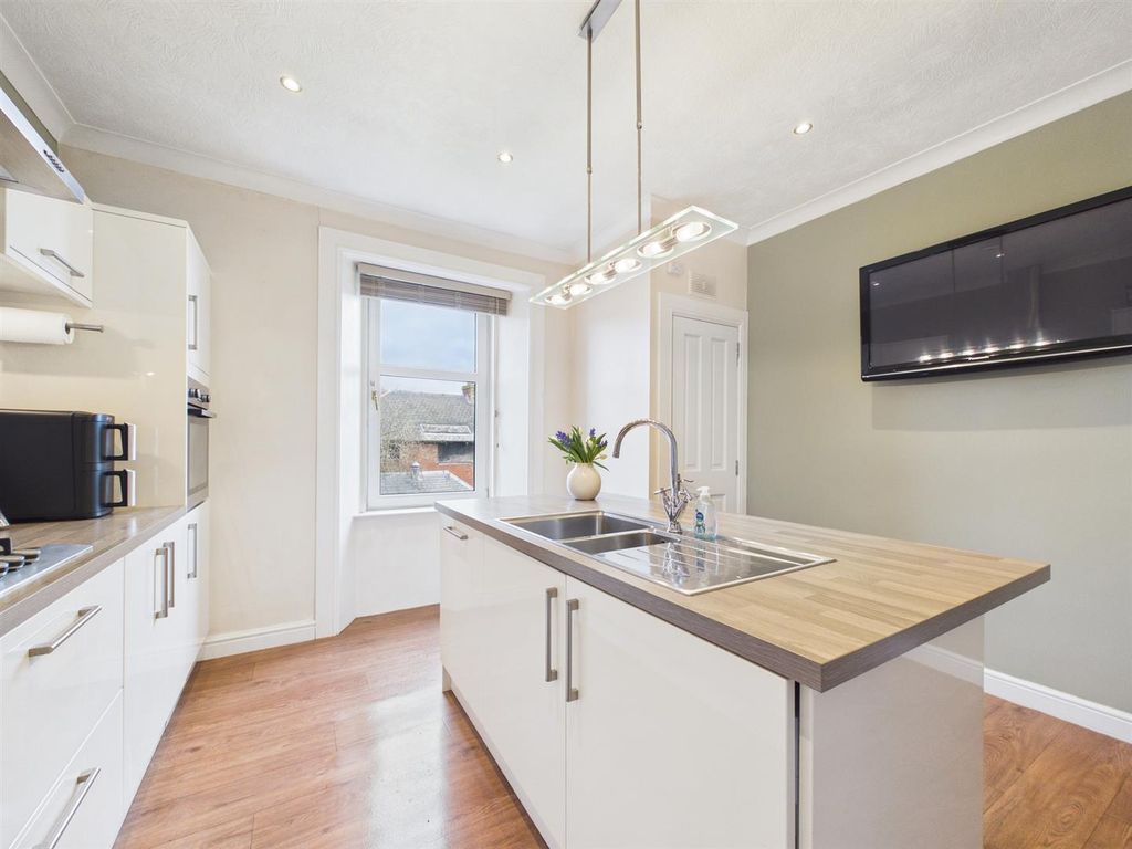 Property photo 3 of 14 Cam01486G0-Pr0991-Still003.Jpg