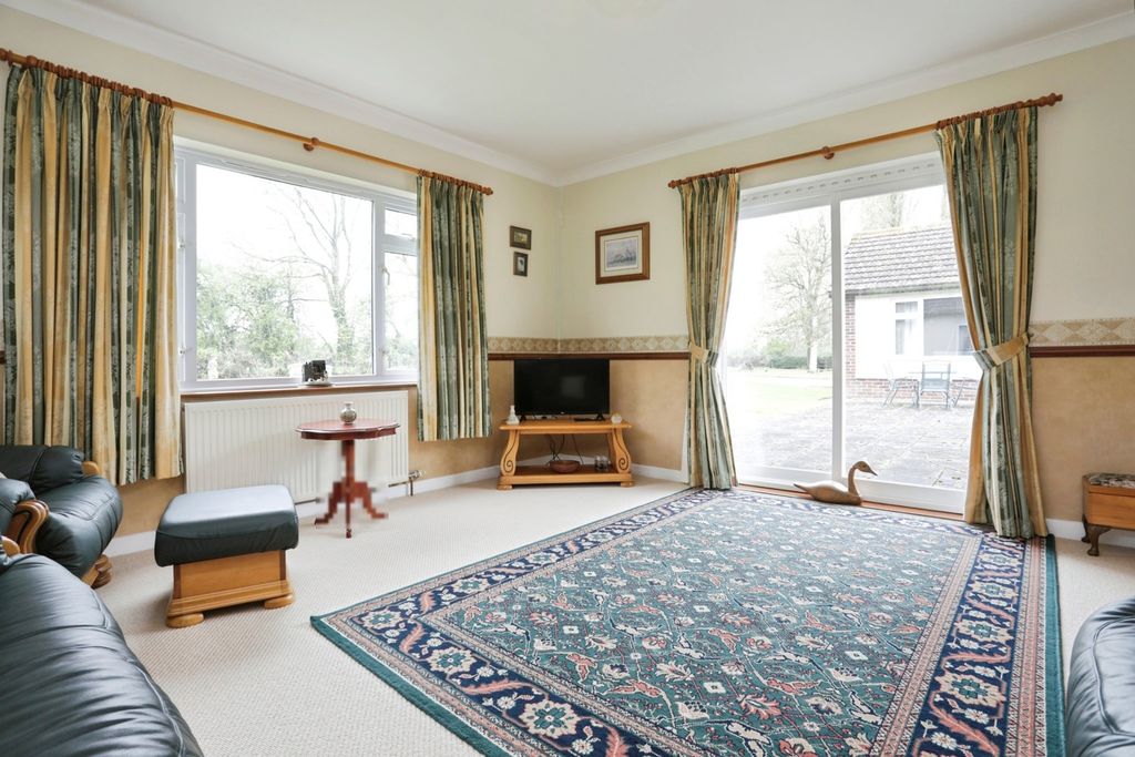 Property photo 3 of 19 Photo