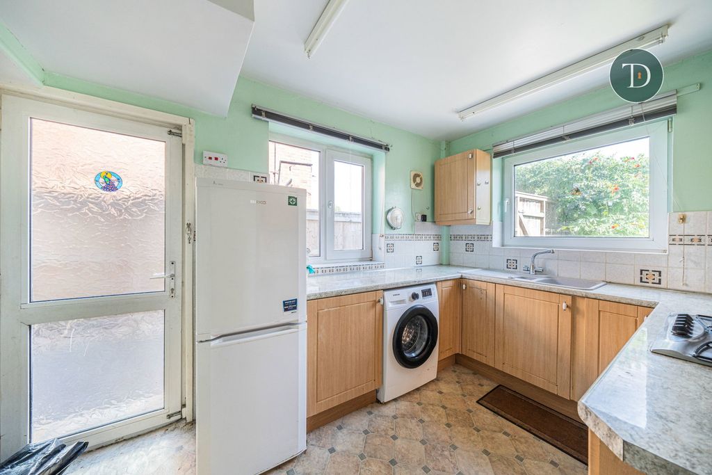 Property photo 2 of 31