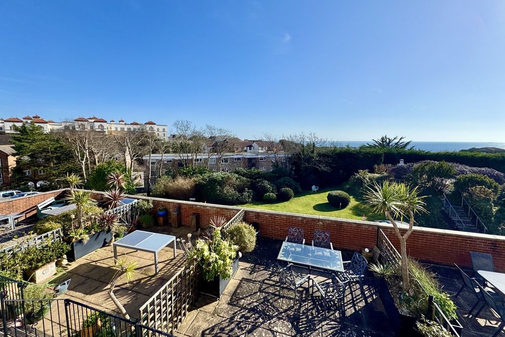 Property photo 2 of 26