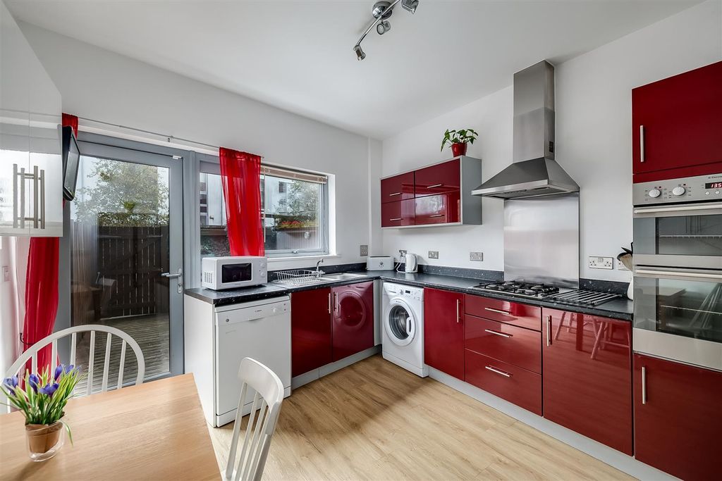 Property photo 3 of 17 Kitchen/Diner