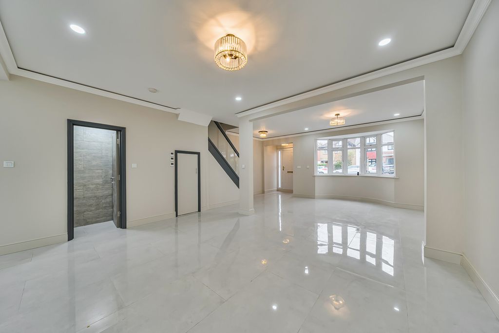 Property photo 3 of 20 1381144-11-691326...