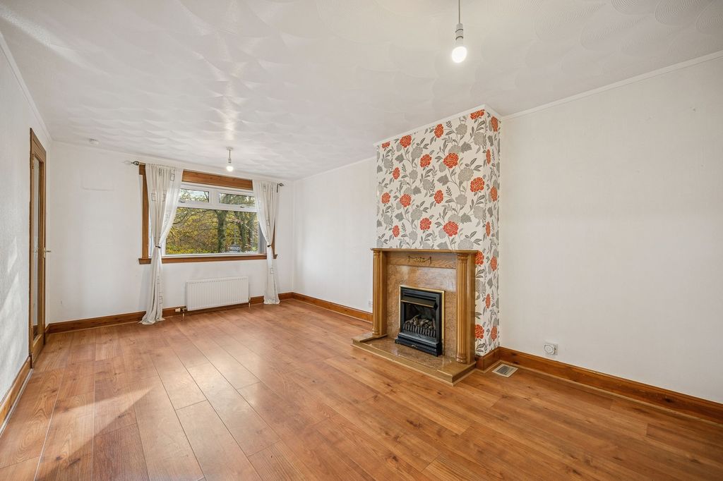 Property photo 2 of 24 Lounge