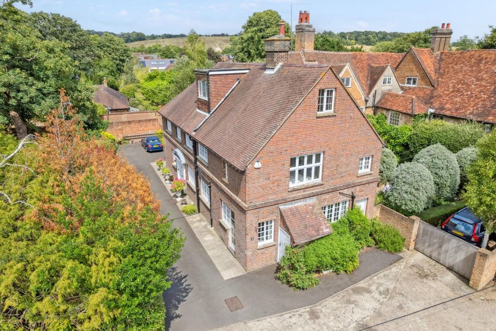 Property photo 2 of 30 Little Shardeloes