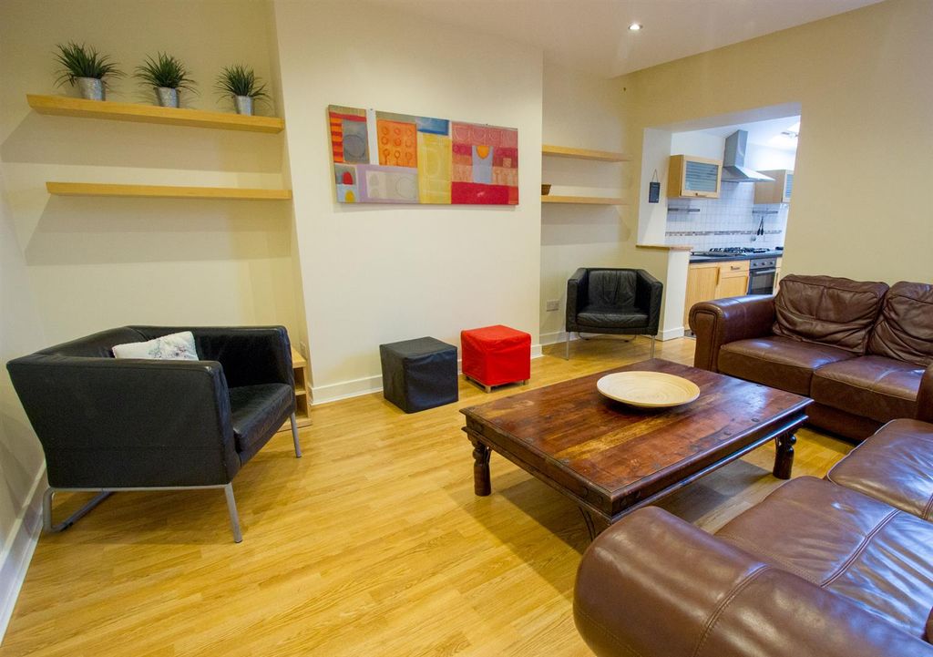 Property photo 1 of 11 1. Lounge.Jpg