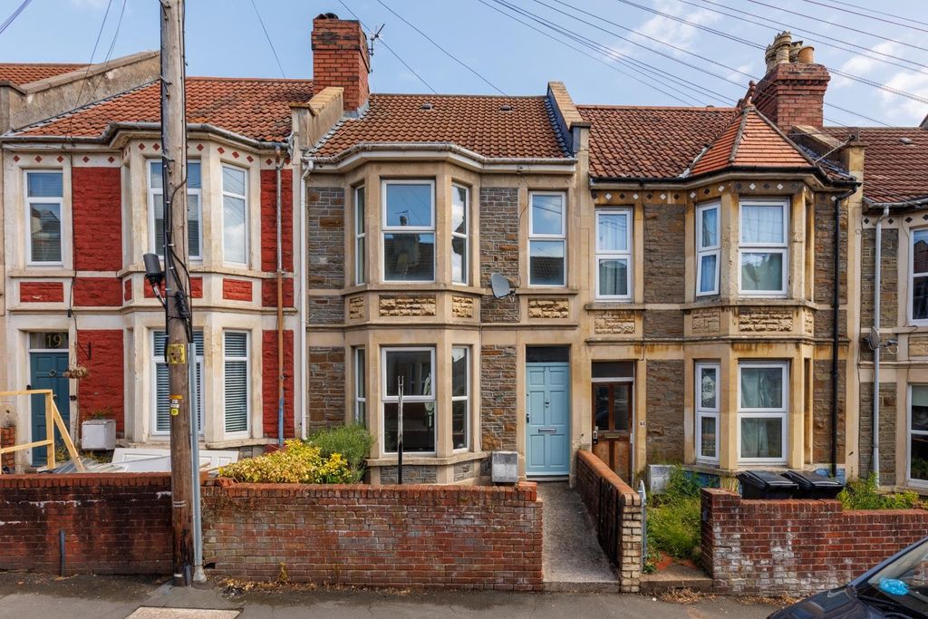 Property photo 2 of 21 21 Douglas Road, Bs7-1.Jpg