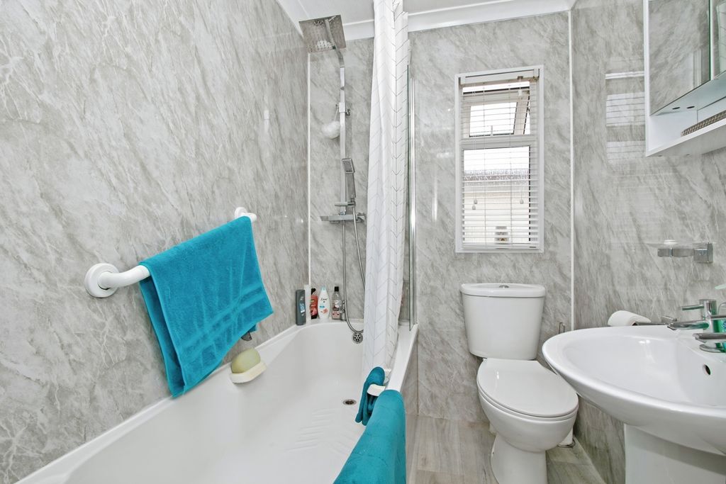 Property photo 3 of 17 Photo