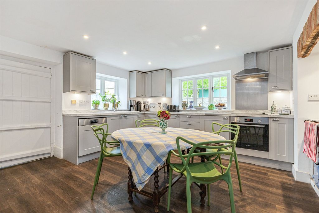 Property photo 2 of 19 Picture No. 11