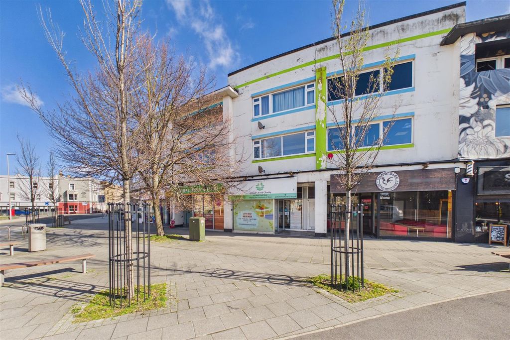 Property photo 2 of 20 Flat 1, 4 The Centre, Weston-Super-Mare, North Som