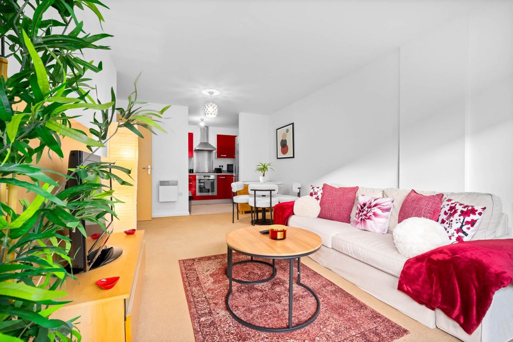 Property photo 3 of 31 2025-01-27-Azura-Nights-11-003