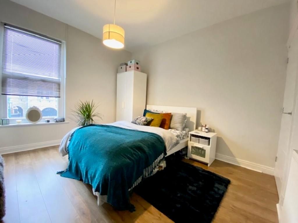 Property photo 3 of 9 A Bright And Inviting Double Bedroom With A Comfor...