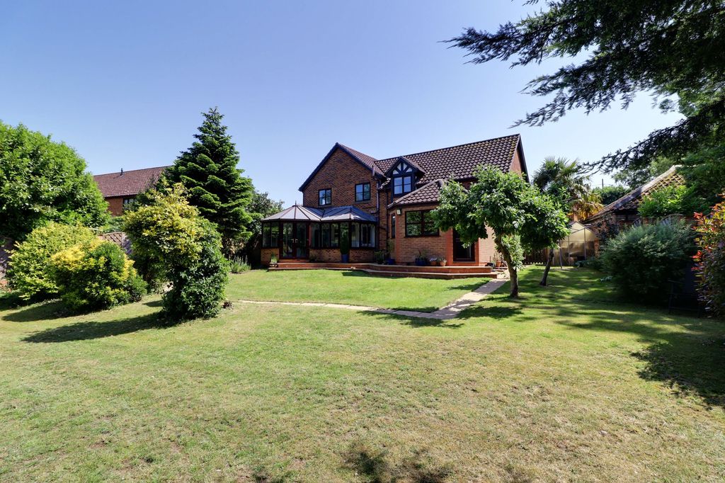 Property photo 1 of 32
