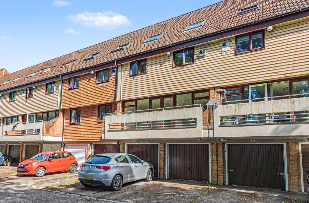 Property photo 1 of 10 Flat 14, Atholl Court & Garden, Kingsway Gardens, Andover, Sp10 4Bb