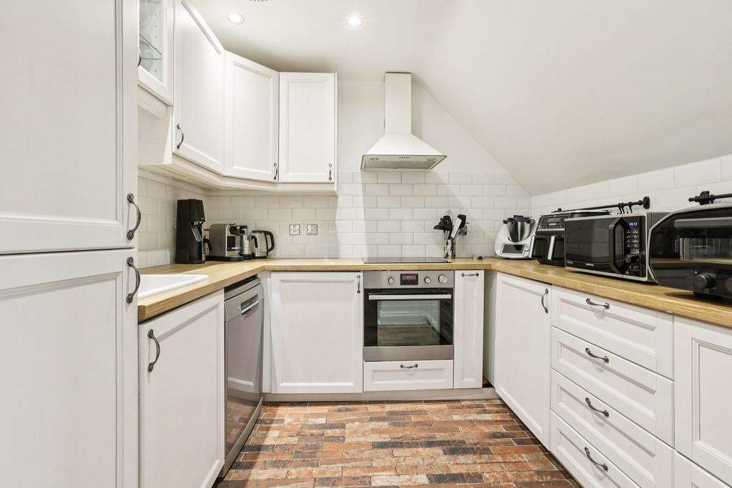 Property photo 2 of 23 Kitchen
